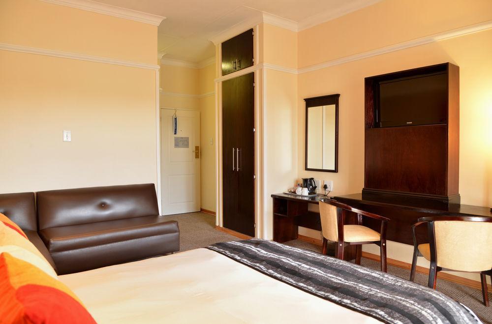 Protea Hotel By Marriott Klerksdorp Extérieur photo
